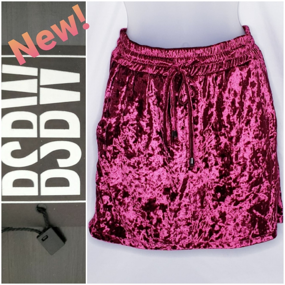 ❤️NWT❤️LF BSBW Burgundy velvet mini skirt🤍
